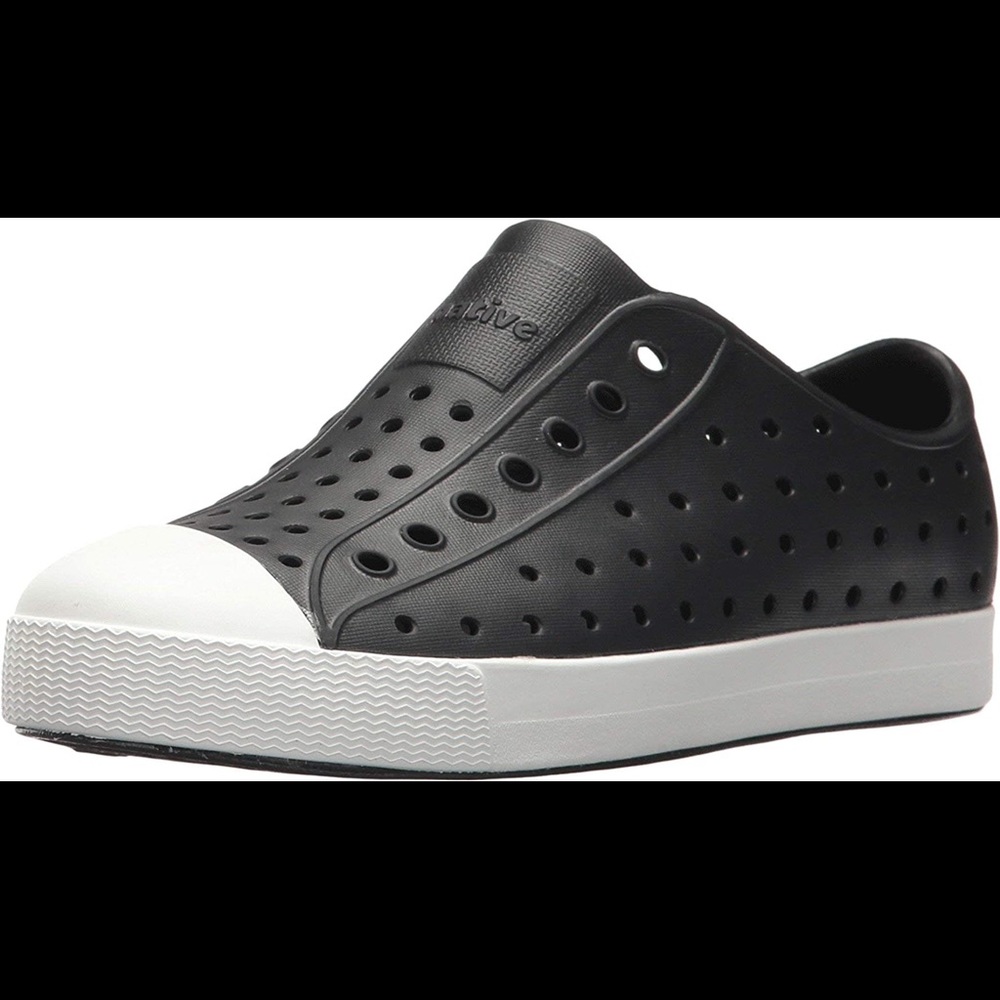 Native Jefferson shoes size 5C. Black EUC!